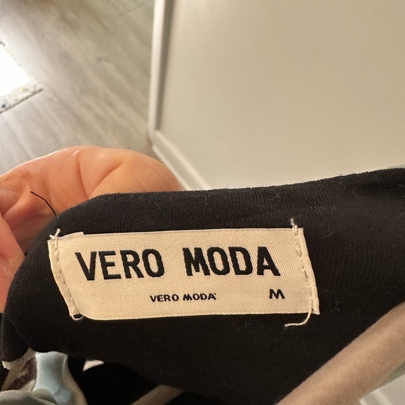 Vero Moda Teal Blouse, Size Medium - Picture 3 of 4